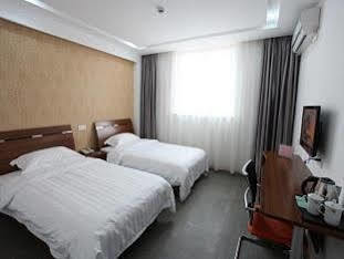 Hotel Jing Yue Chuansha Road Branch 2*